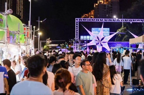 配资论坛app下载 呈贡“潮汐市场”：马路变市集 三天引客超34万